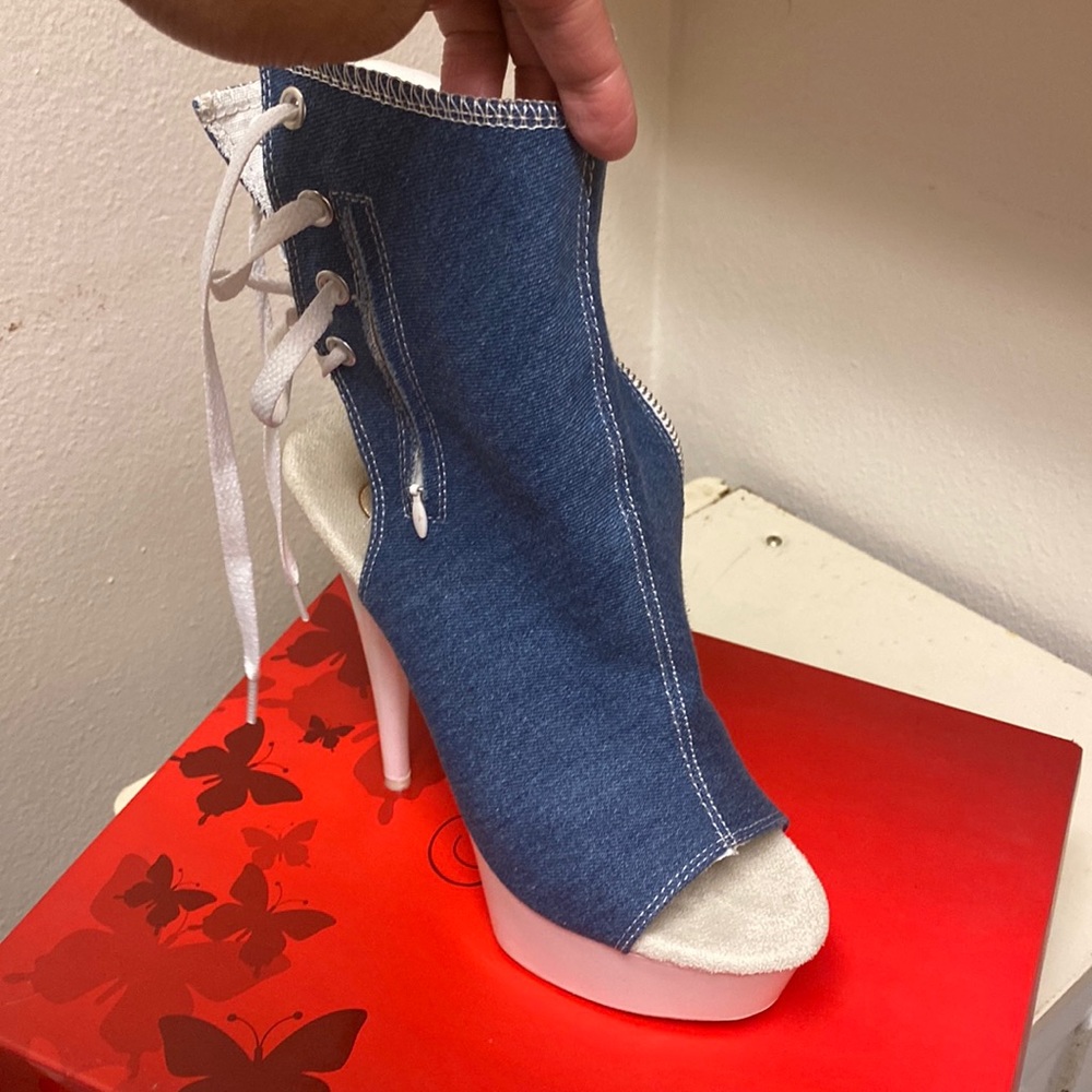 Denim blue canvas /neon white heels